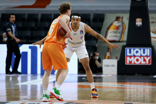 对多特与拜 对多特与拜